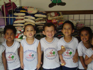 Read more about the article EVENTO DA ACOMAC-ES/SINDMAT ARRECADA 200 K DE ALIMENTOS PARA CAUSA SOCIAL